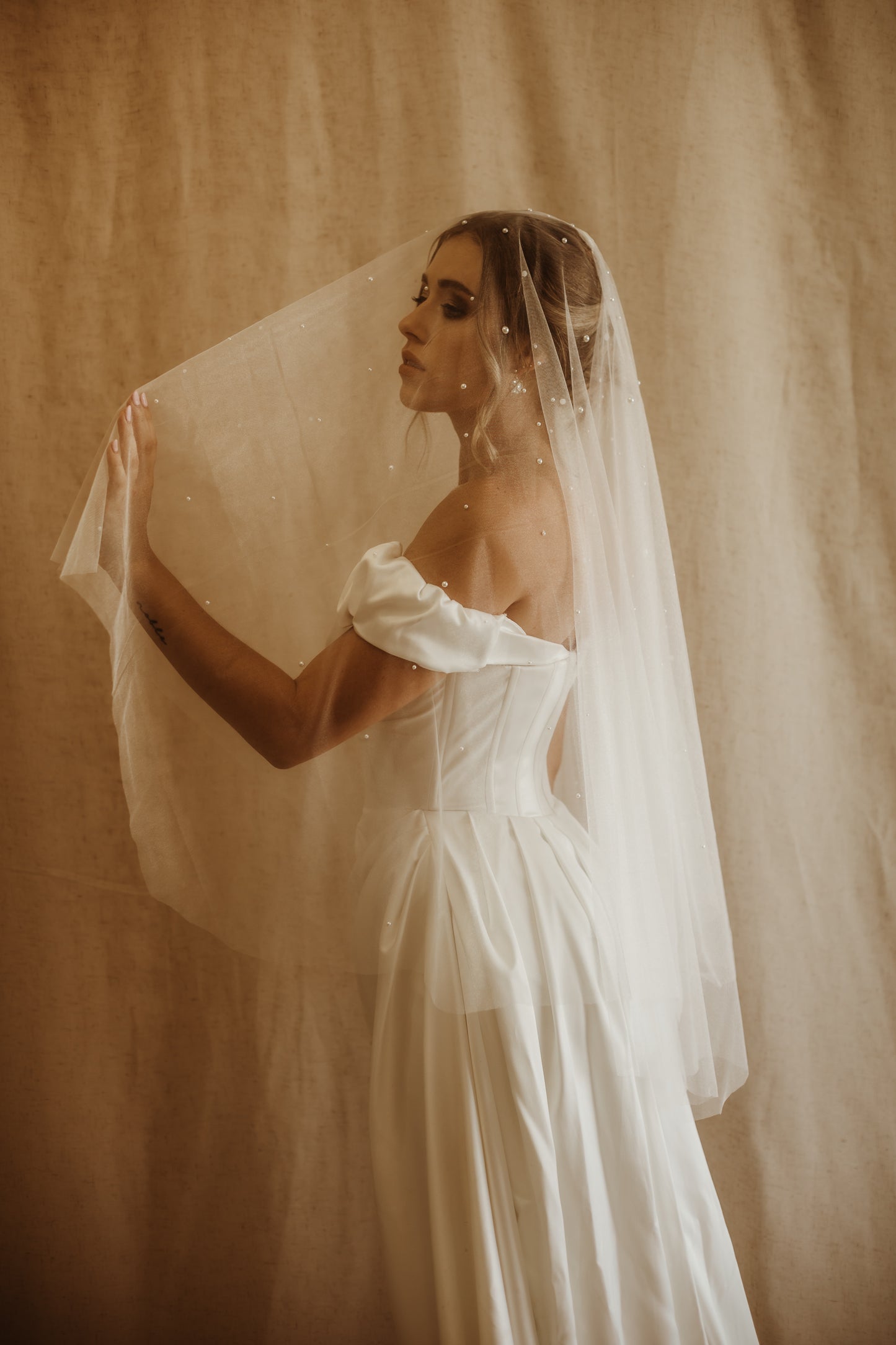 Scattered Pearl Veil